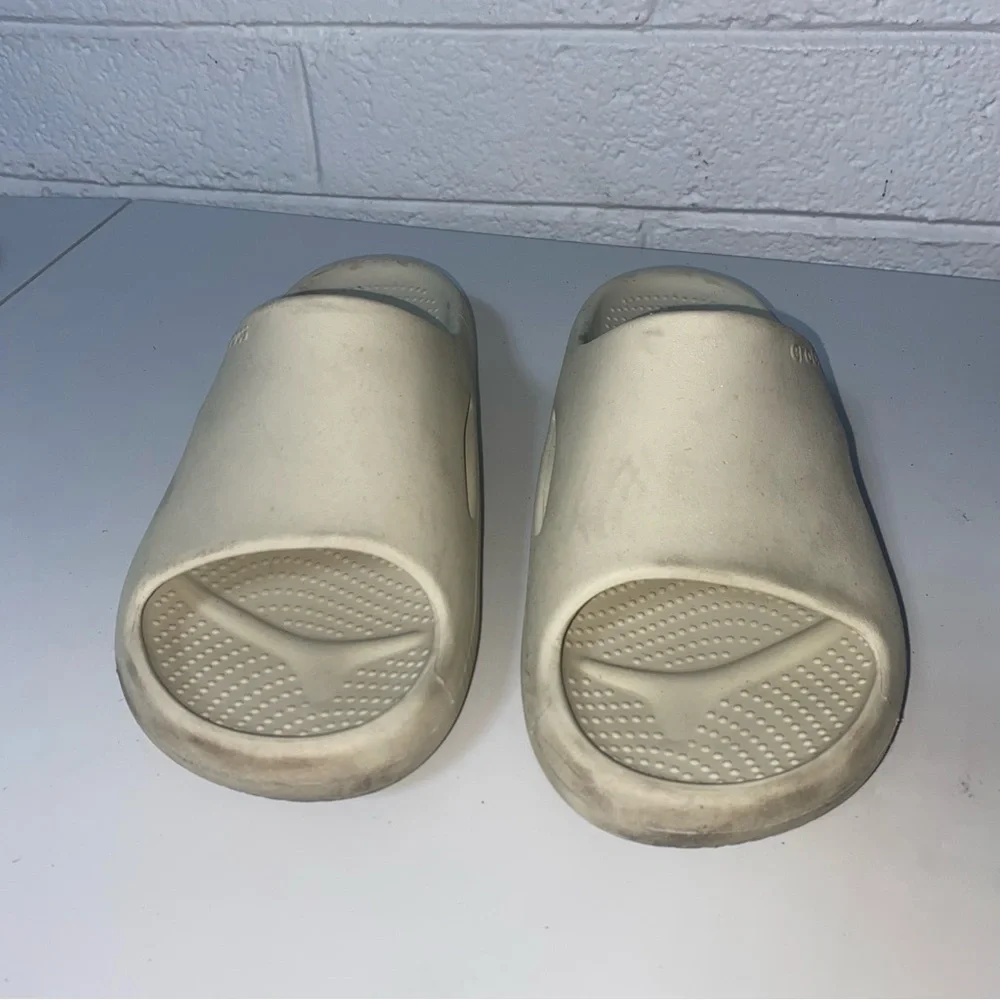 Crocs Men’s Mellow Recovery Slide in Bone Color Size 9 Slides Slip On Sandal